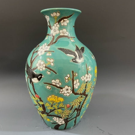 The Relief Vase in Sculpted Ceramic